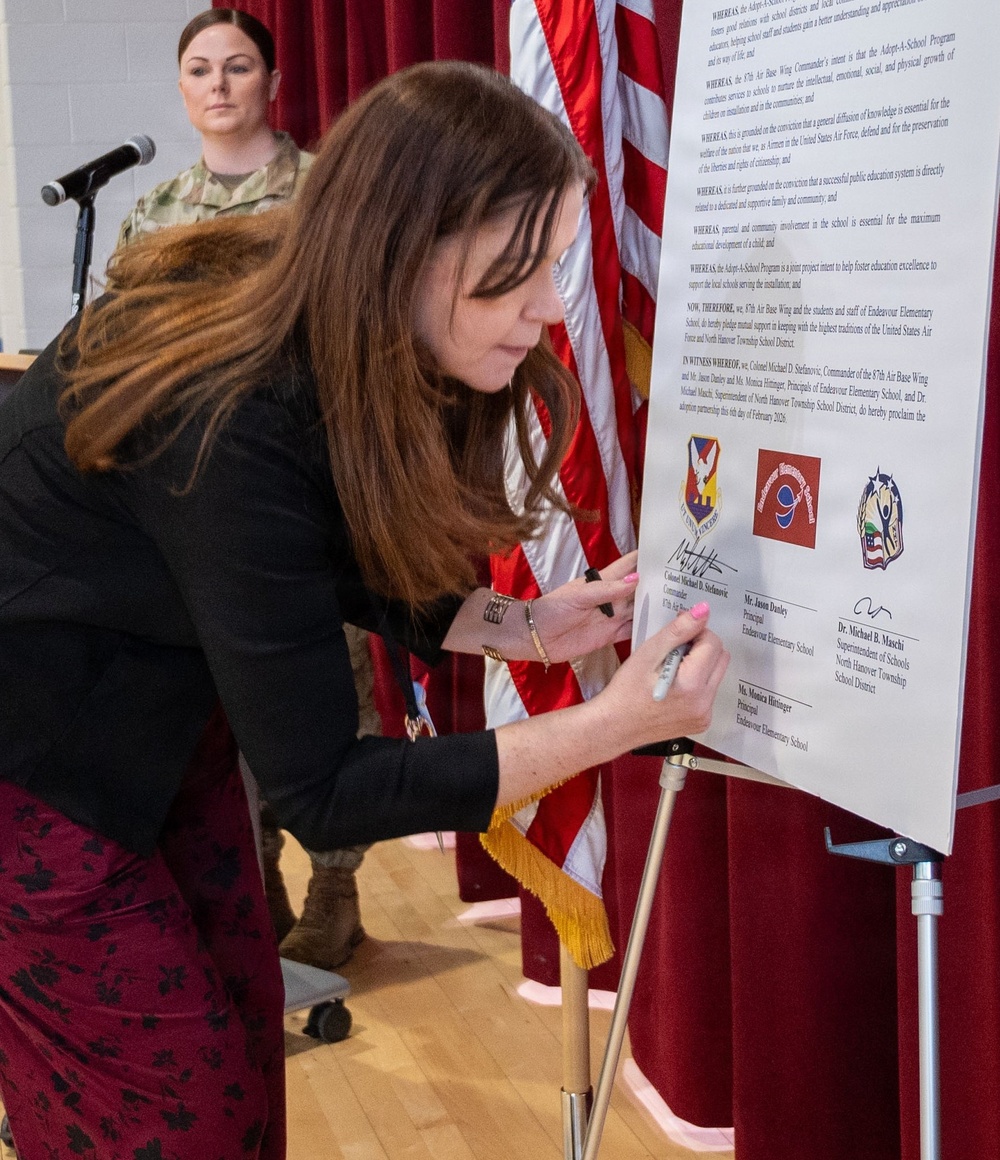 87th ABW partners with Endeavor Elementary School