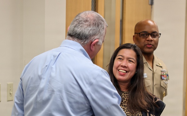 Airmen and Soldiers strengthen Fort Lee commissary recovery after winter storm