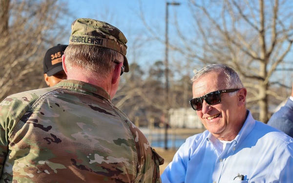 Airmen and Soldiers strengthen Fort Lee commissary recovery after winter storm