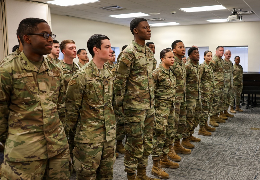 Airmen and Soldiers strengthen Fort Lee commissary recovery after winter storm