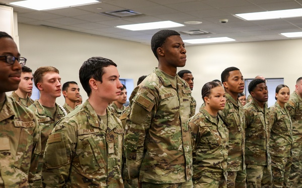 Airmen and Soldiers strengthen Fort Lee commissary recovery after winter storm