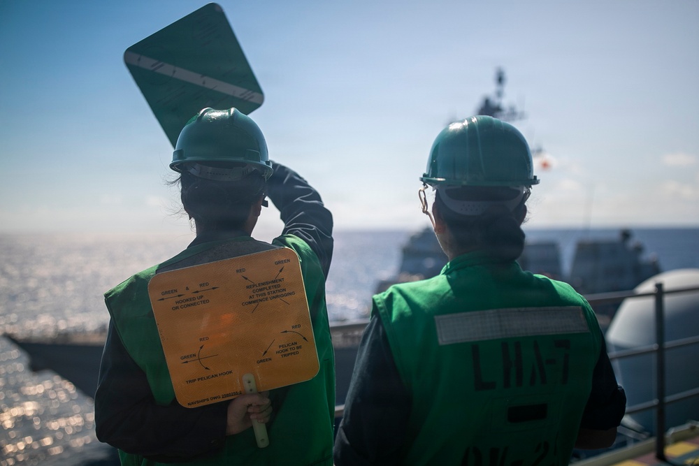 USS Tripoli Refuels USS Rafael Peralta At Sea