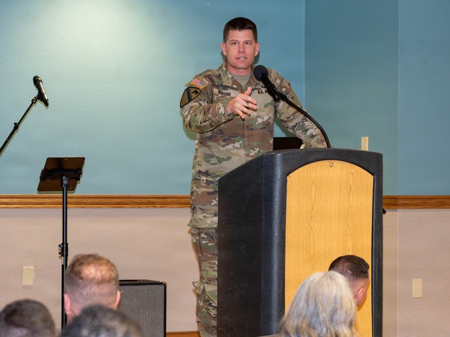 USAES commandant shares his spiritual lessons from the battlefield at FLW national prayer event