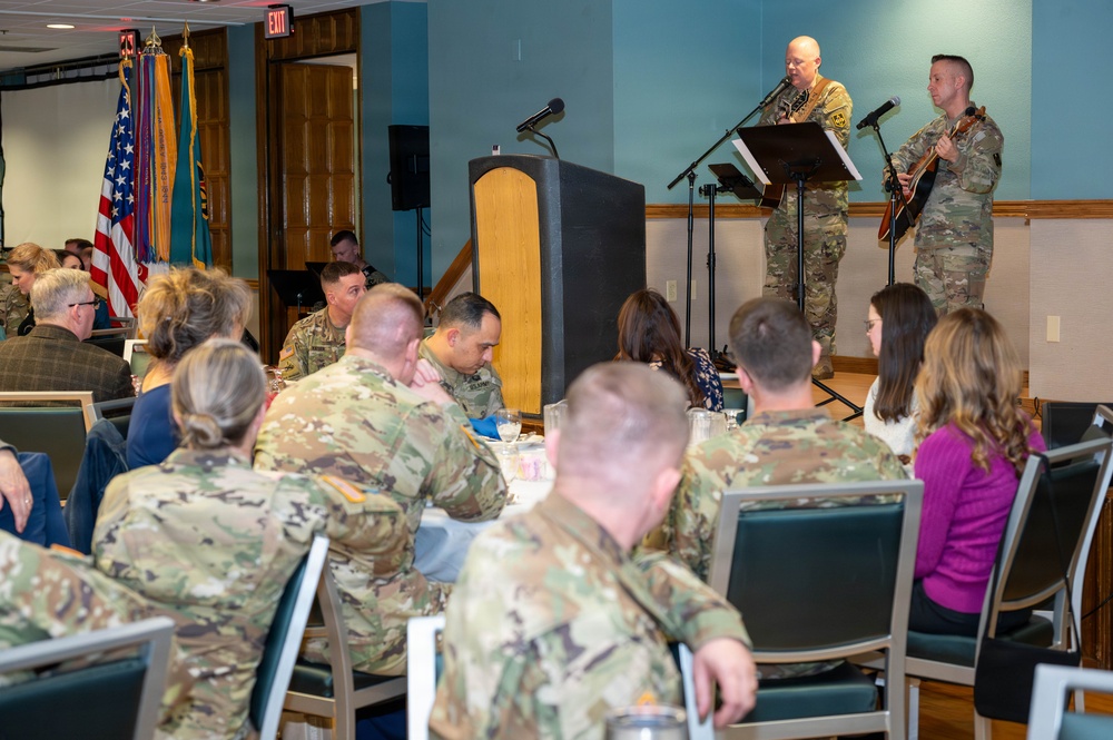 USAES commandant shares his spiritual lessons from the battlefield at FLW national prayer event