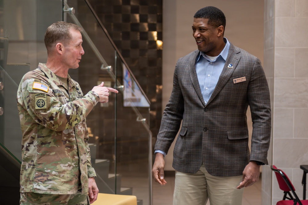 Lt. Gen. Buzzard visits U.S. Army War College