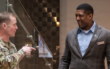 Lt. Gen. Buzzard visits U.S. Army War College