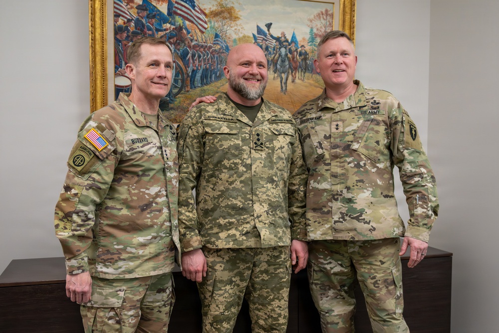 Lt. Gen. Buzzard visits U.S. Army War College
