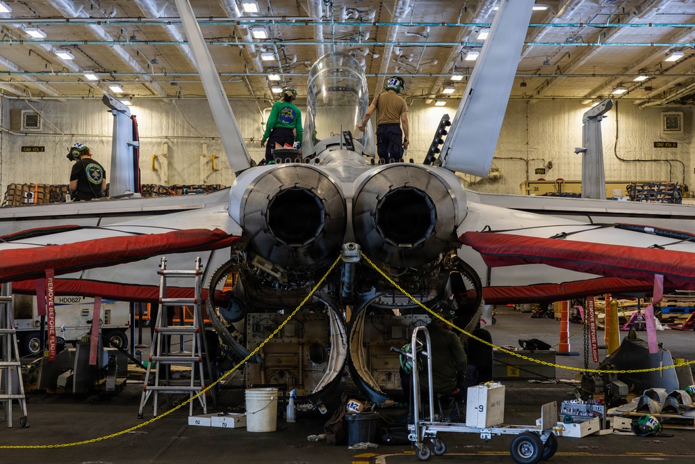 VFA-213 Routine Maintenance
