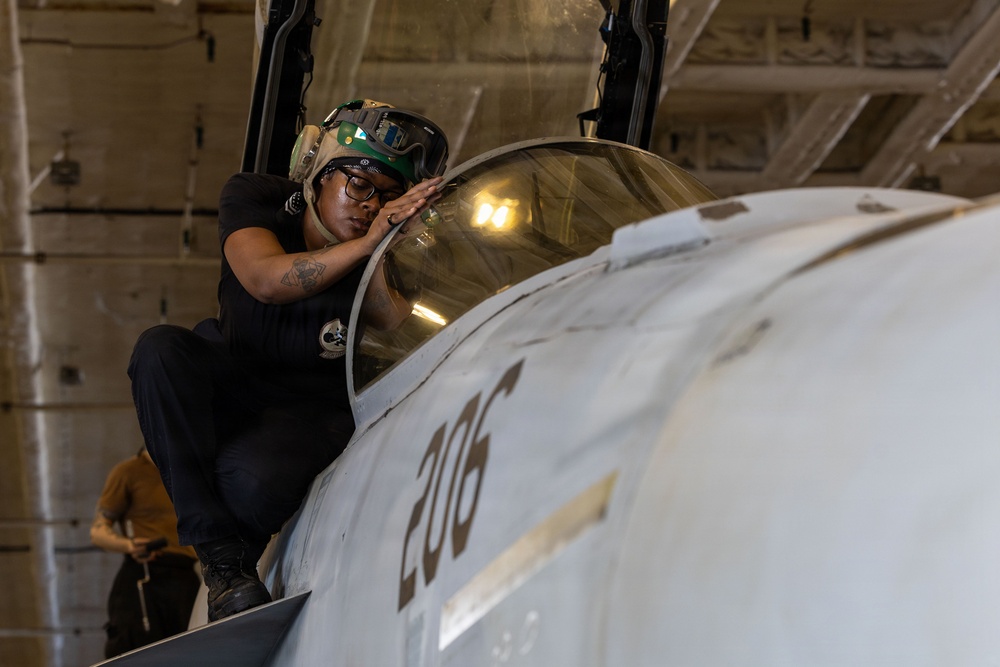 VFA-213 Routine Maintenance
