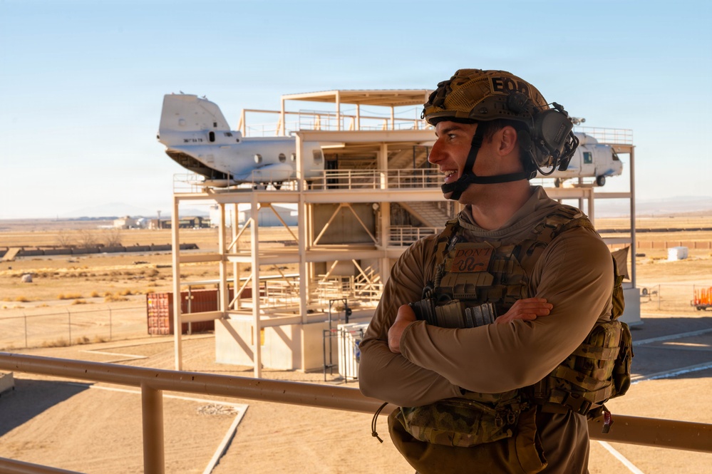 U.S. Army soldiers train on fast-rope techniques at Kirtland AFB