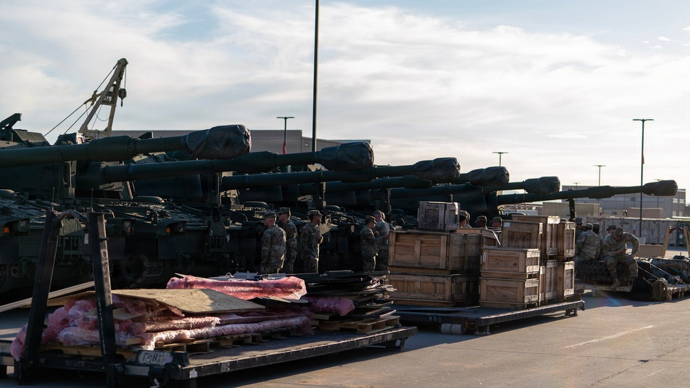 1st Armored Division Artillery Modernizes Fires with Arrival of New M109A7 Paladins