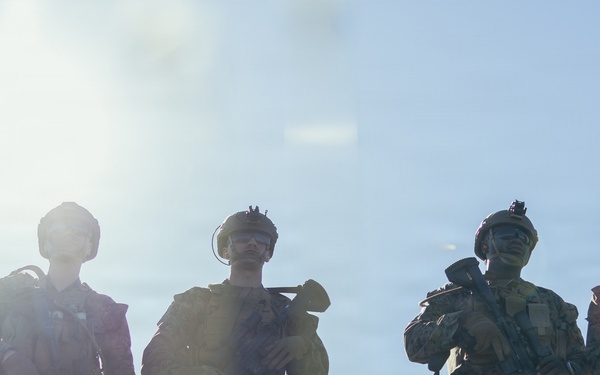 U.S. Marines with Charlie Company, 1st Battalion, 25th Marine Regiment, 4th Marine Division conduct ILOC at Marine Corps Base Camp Pendleton