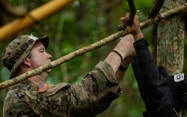 Jungle Operations Training Course - Panama: Jungle Shelter Crafting