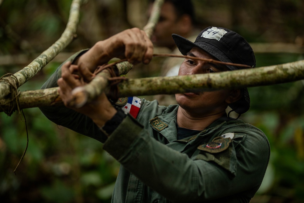 Jungle Operations Training Course - Panama: Jungle Shelter Crafting