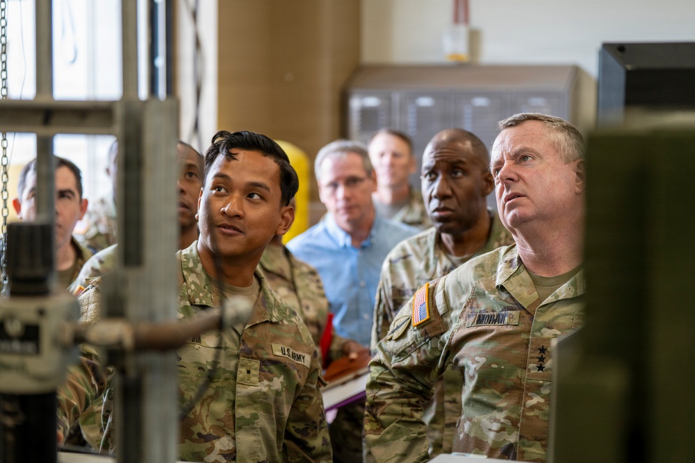 1AD hosts AMC CG on Fort Bliss Transformation visit