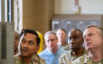 1AD hosts AMC CG on Fort Bliss Transformation visit