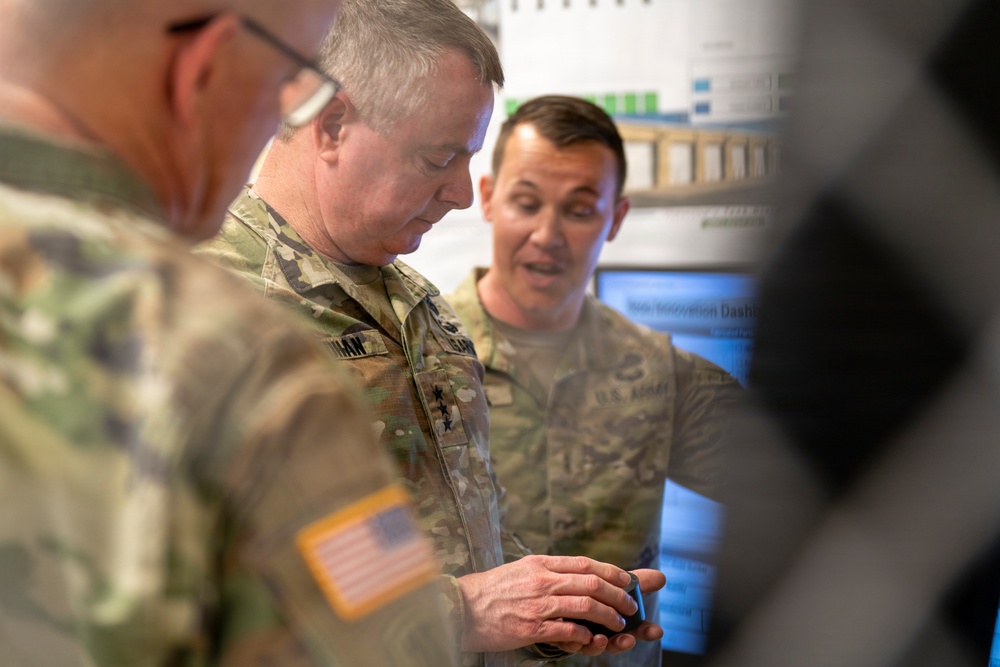 1AD hosts AMC CG on Fort Bliss Transformation visit