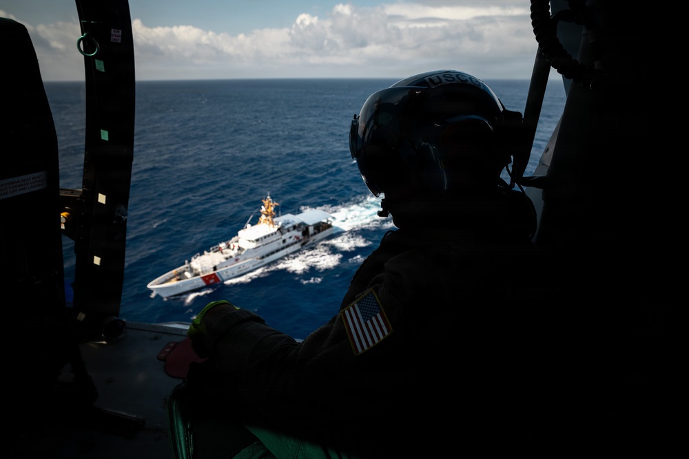 Coast Guard Air Station Barbers Point conducts training with CGC Oliver Berry (WPC 1124)