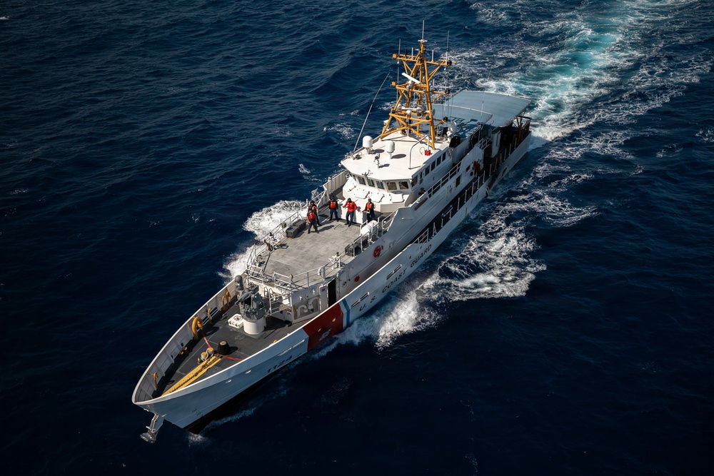 Coast Guard Air Station Barbers Point conducts training with CGC Oliver Berry (WPC 1124)