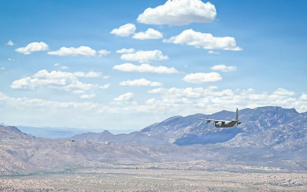 New Zealand and Dyess fly together in Arizona