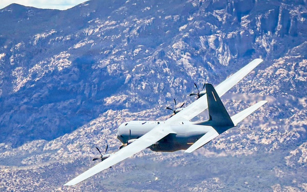 New Zealand and Dyess fly together in Arizona