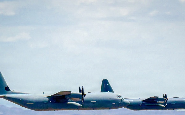 New Zealand and Dyess fly together in Arizona