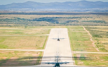 New Zealand and Dyess fly together in Arizona