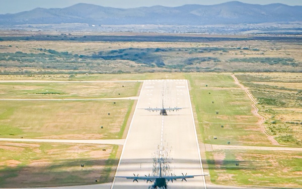 New Zealand and Dyess fly together in Arizona