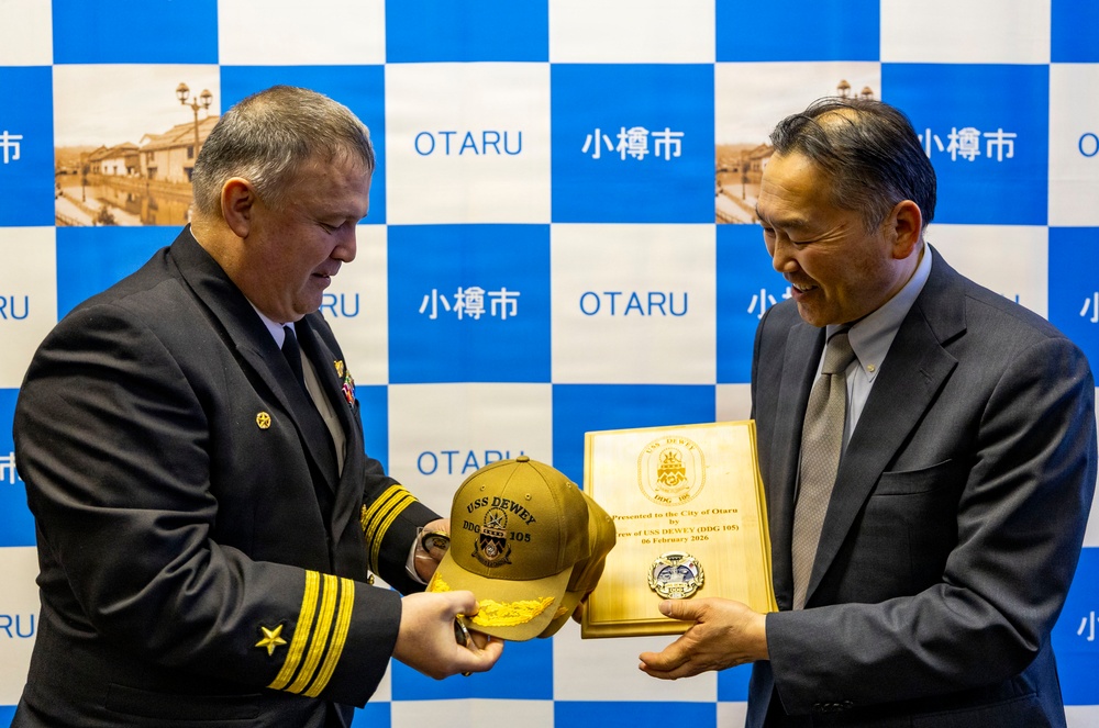 Destroyer Squadron 15 Leadership and USS Dewey's Commanding Officer Meets with Otaru Deputy Mayor
