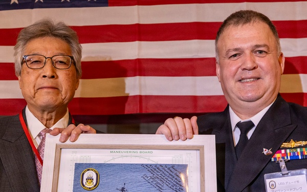 Otaru Community Leaders Hold a Welcome Reception for USS Dewey Sailors