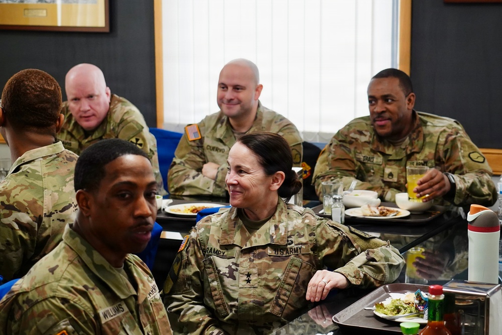 Command team shares a meal with soldiers