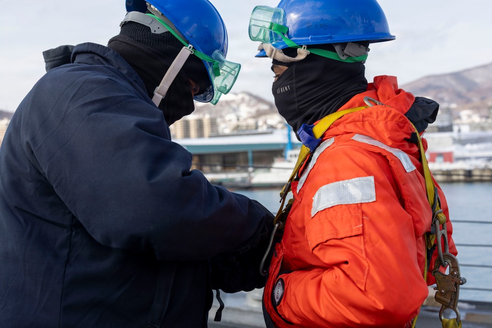 USS Dewey Departs from Otaru, Japan