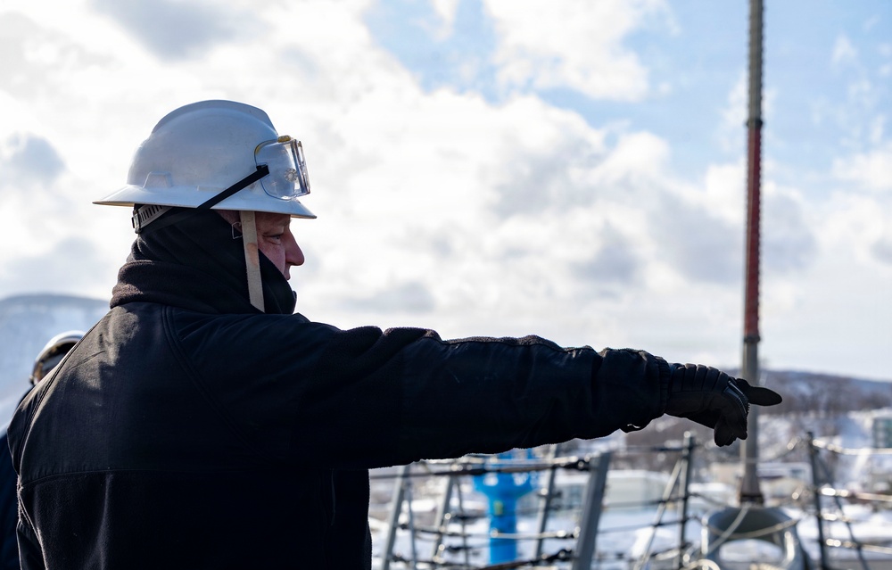 USS Dewey Departs from Otaru, Japan