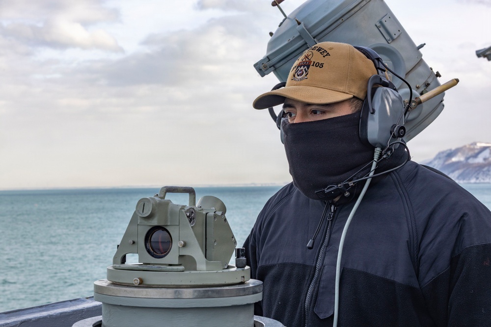 USS Dewey Departs from Otaru, Japan