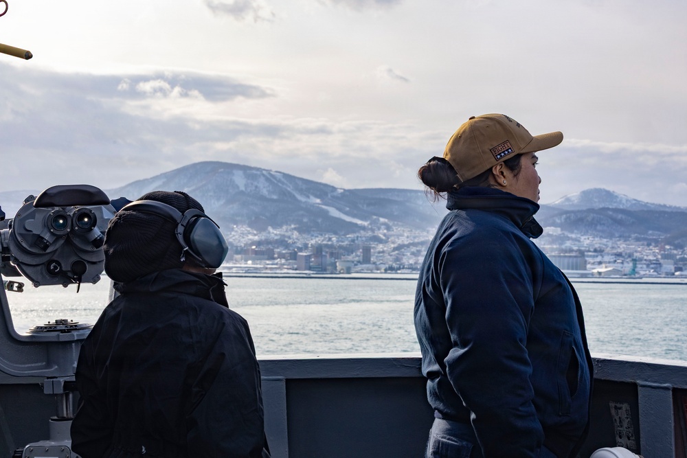 USS Dewey Departs from Otaru, Japan