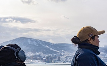USS Dewey Departs from Otaru, Japan