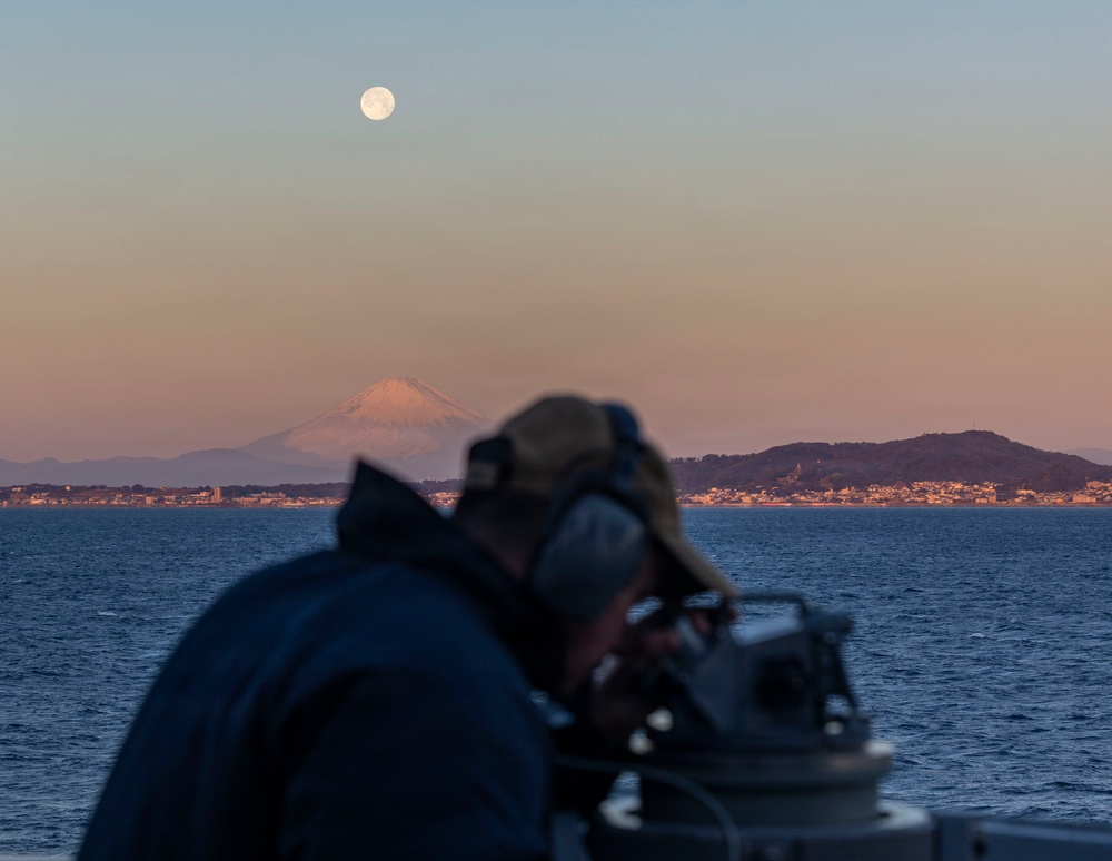 USS Dewey Conducts Sea and Anchor in Tokyo Bay