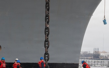 IKE Conducts Anchor Onload