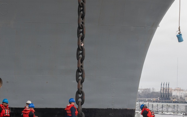 IKE Conducts Anchor Onload