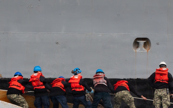 IKE Conducts Anchor Onload