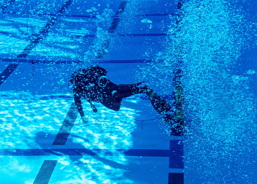 Readiness Doesn’t Stop at Sea Level: 7th ESB Conducts Underwater Training