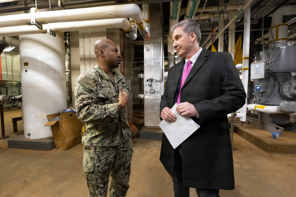 Assistant Secretary of War for Health Affairs visits Walter Reed
