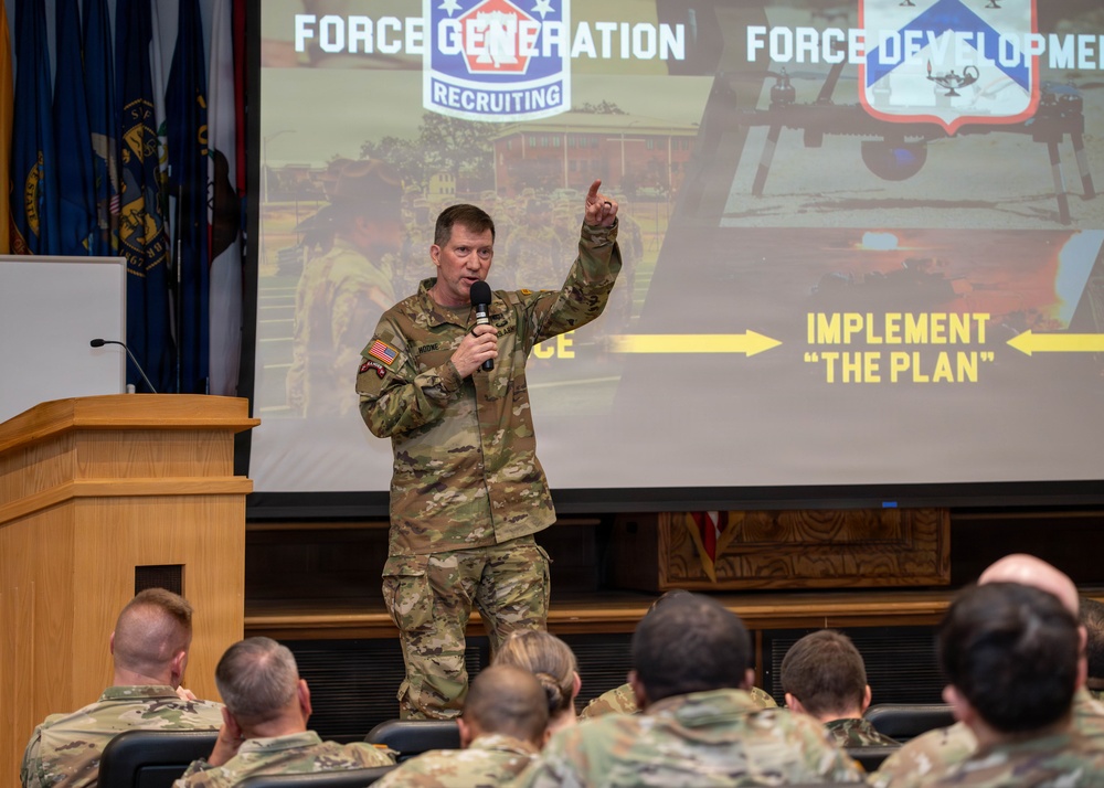 T2COM CG talks transformation during visit to MSCoE, FLW