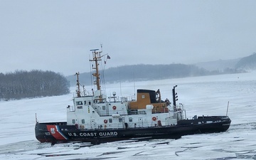 Penobscot Bay conducts icebreaking operations near Hudson, New York