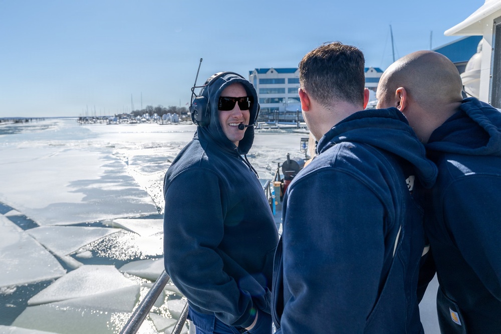 CGC Cleat conducts on ice operations training on the Connecticut River