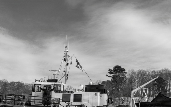 CGC Cleat conducts on ice operations training on the Connecticut River