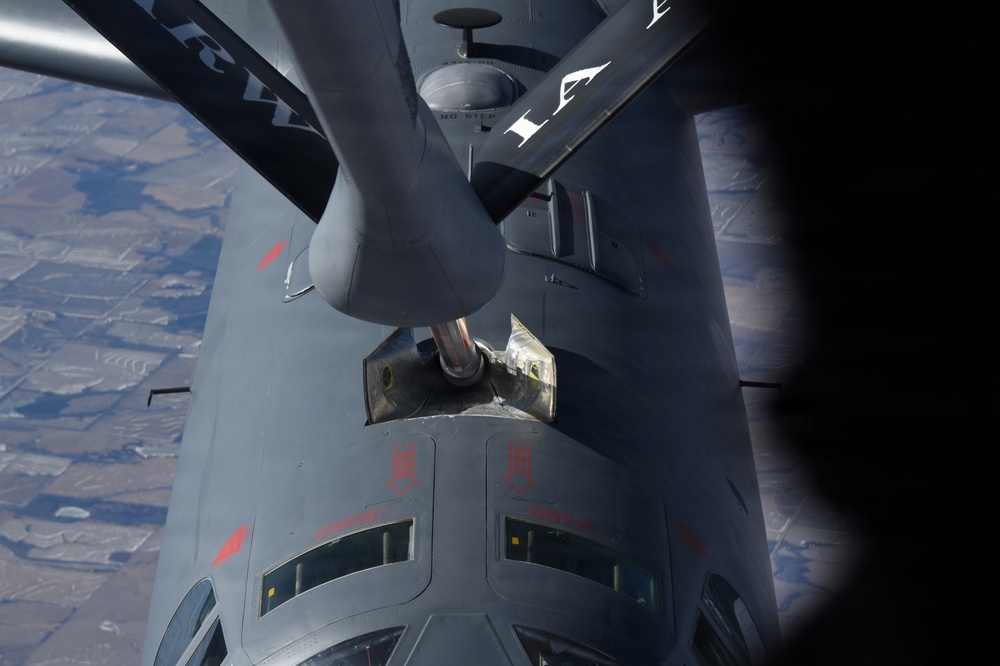 Refueling B-52H Stratofortresses
