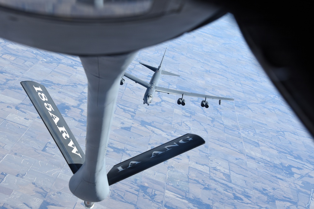 Refueling B-52H Stratofortresses