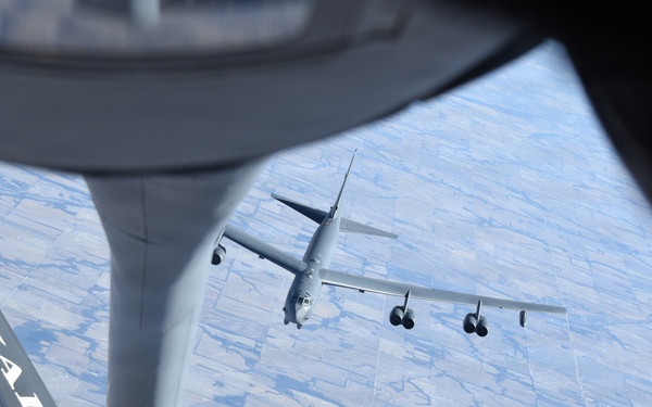 Refueling B-52H Stratofortresses