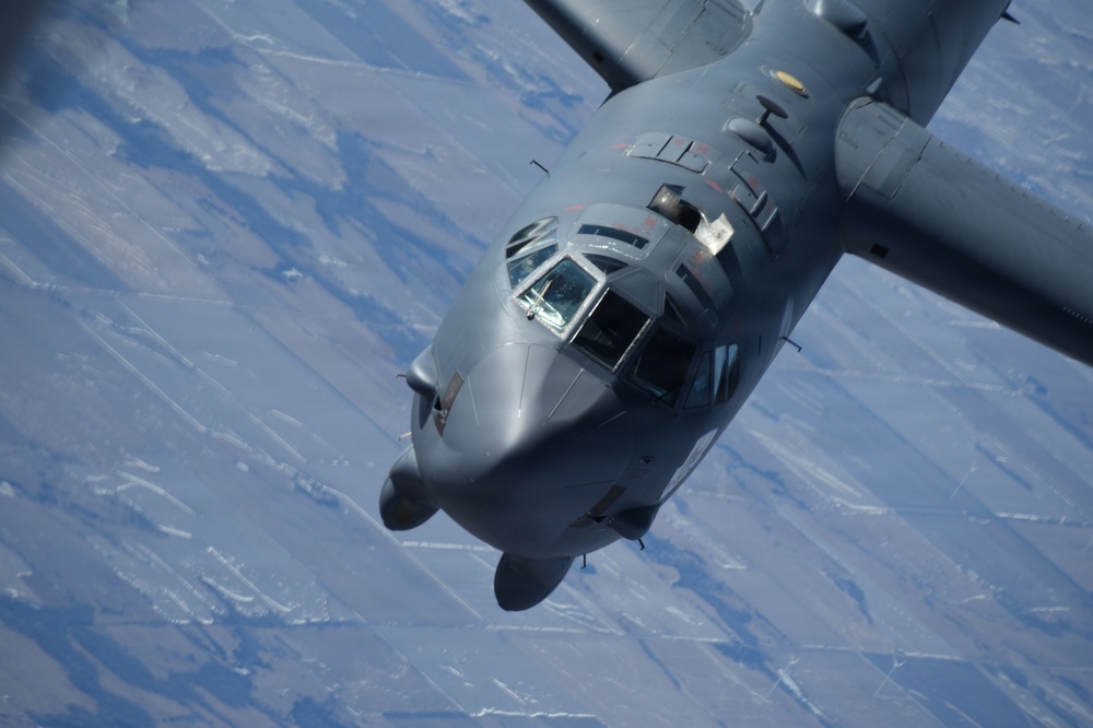 Refueling B-52H Stratofortresses